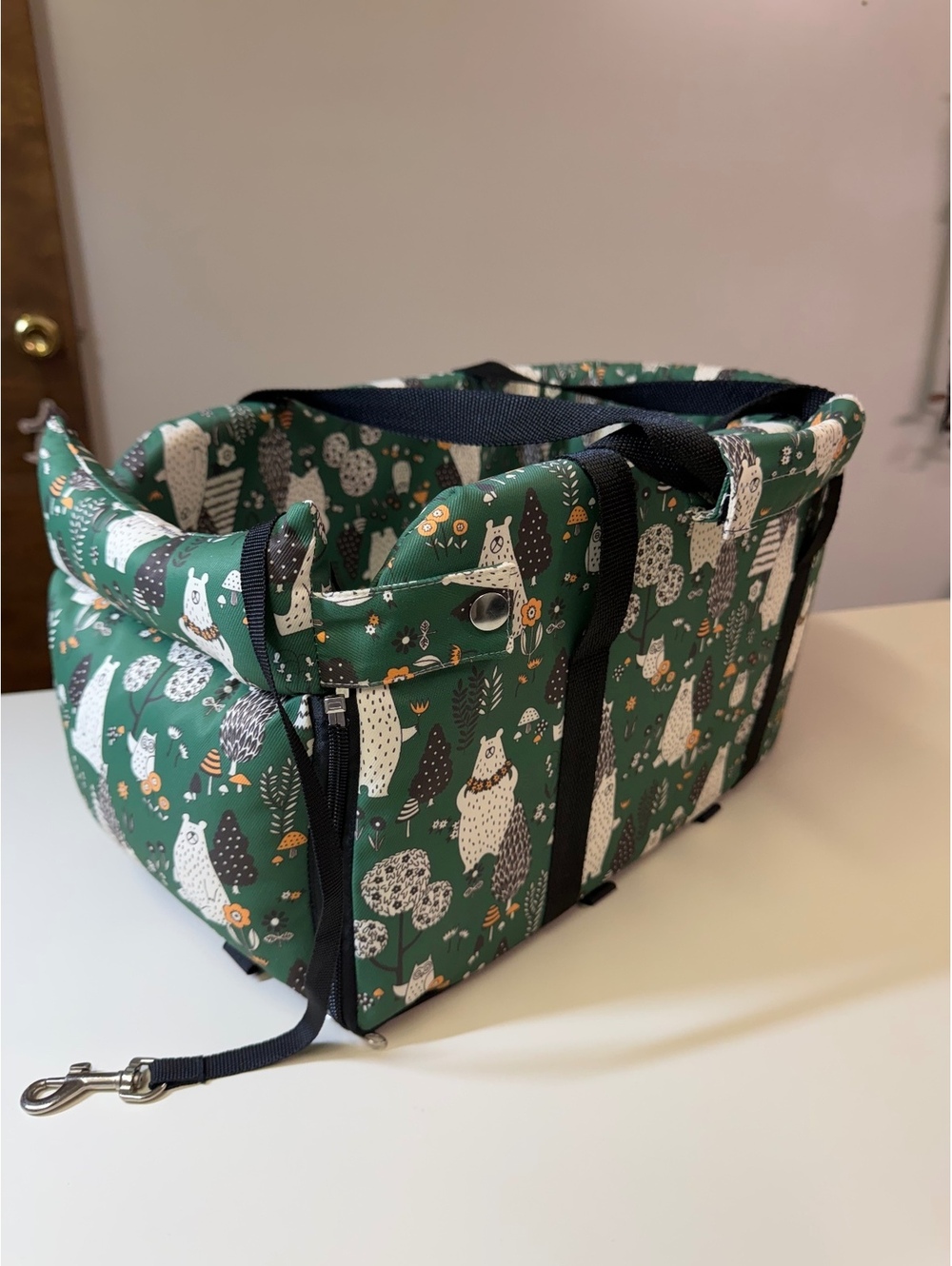 Green Fabric Pet Car Seat with Bear Pattern and Safety Leash